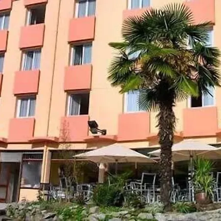 Des Rosiers Hotel Lurdy